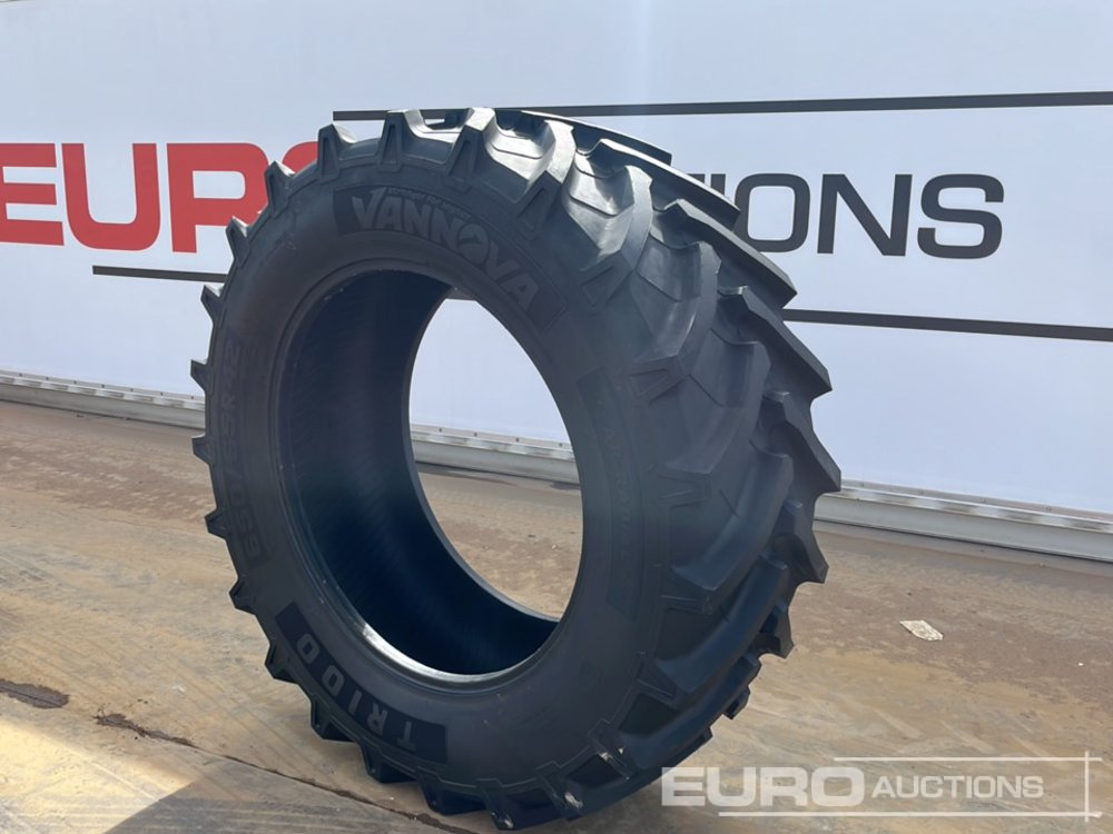 Unused Vannova 650/65R42-170 R1W Tyre (2 of) - Machine agricole: photos 1 Unused Vannova 650/65R42-170 R1W Tyre (2 of) - Machine agricole: photos 1