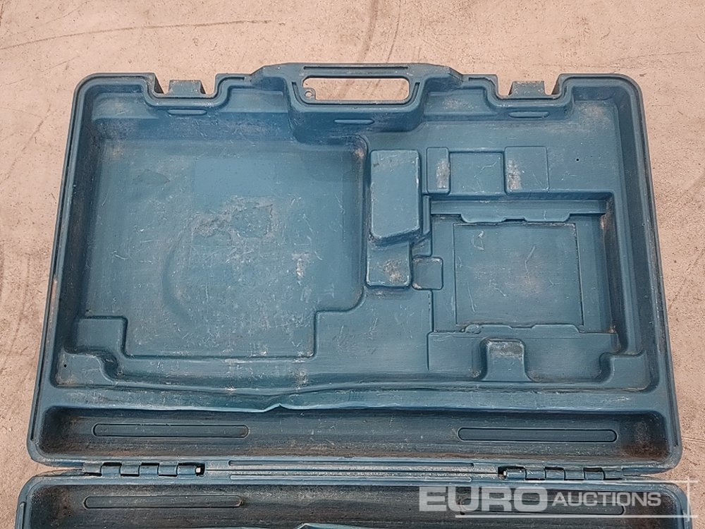 Makita HM5001C 110 Volt Breaker - Matériel de chantier: photos 5 Makita HM5001C 110 Volt Breaker - Matériel de chantier: photos 5