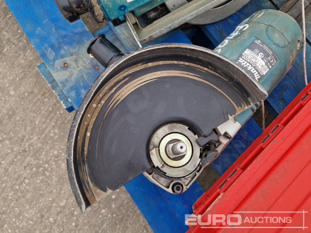 Matériel de chantier Makkta 110Volt Circular Saw (2 of), Makita GA9020 110Volt Angle Grinder, Hilti TE 300 110Volt Hammer Drill: photos 12