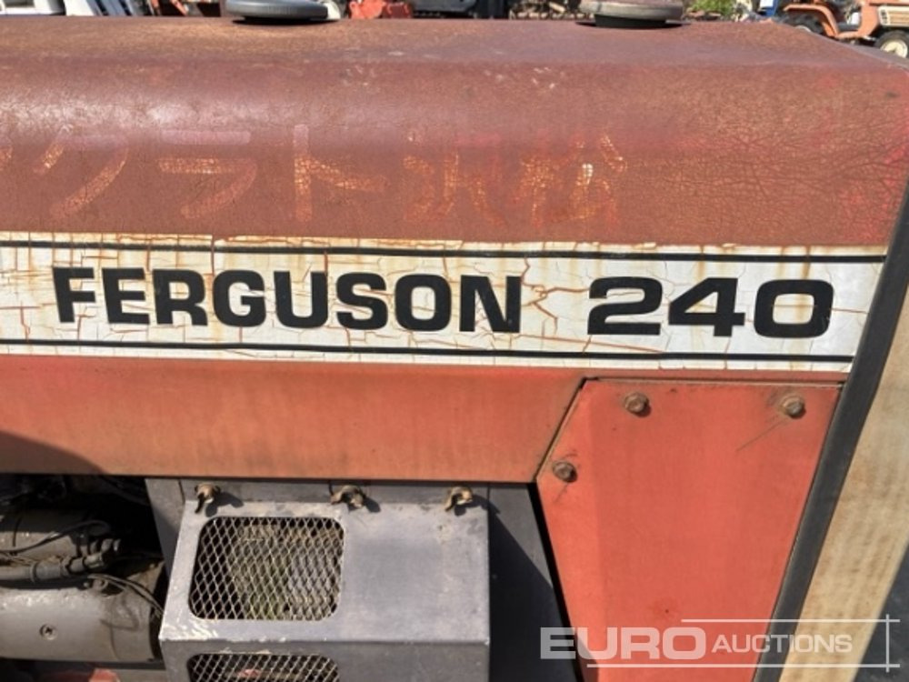 Tracteur agricole Massey Ferguson 240: photos 12 Tracteur agricole Massey Ferguson 240: photos 12