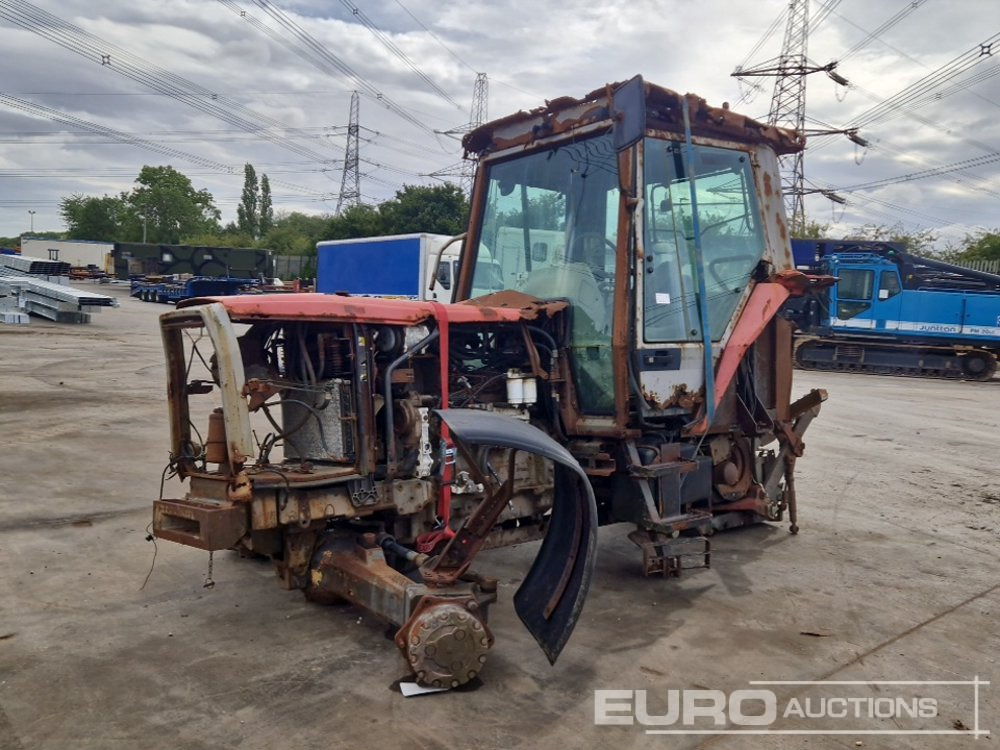 Massey Ferguson 4WD Tractor, 3 Spool Valve (Spares) - Tracteur agricole: photos 1 Massey Ferguson 4WD Tractor, 3 Spool Valve (Spares) - Tracteur agricole: photos 1