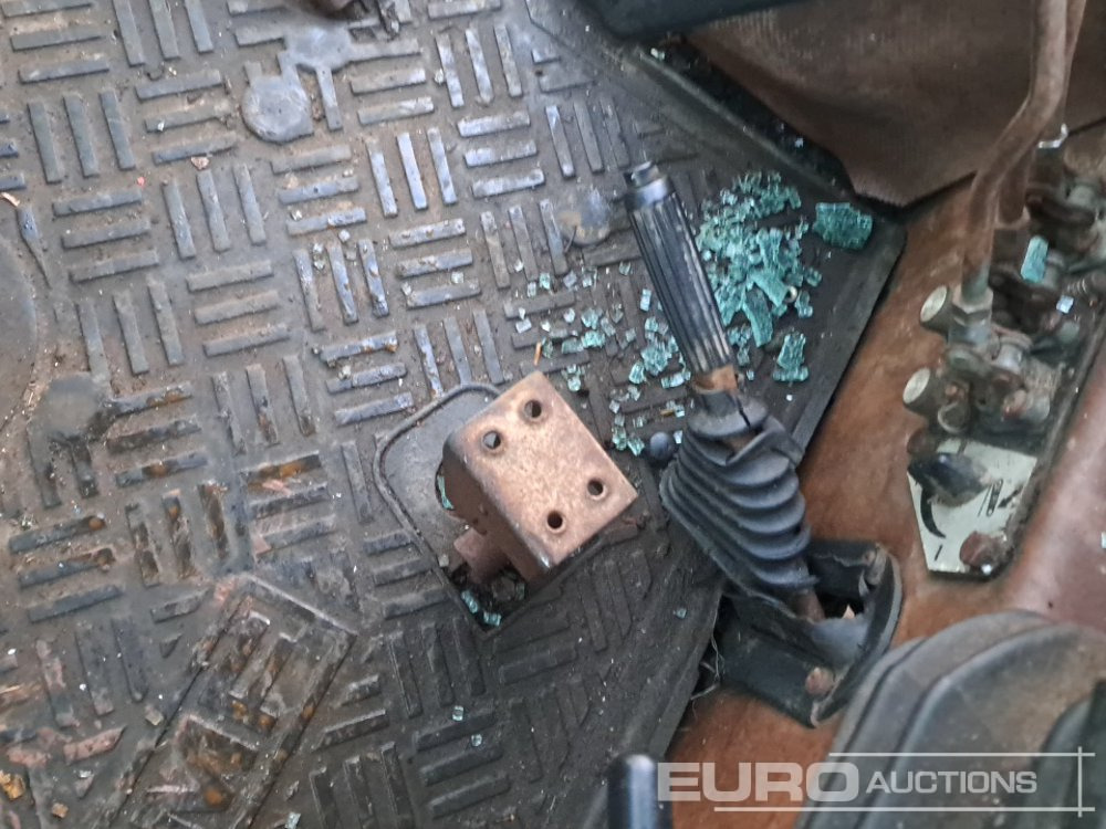 Tracteur agricole Massey Ferguson 698: photos 31