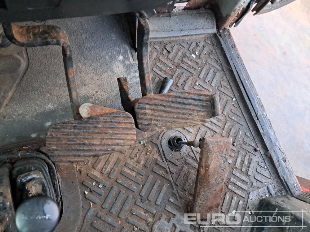 Tracteur agricole Massey Ferguson 698: photos 29