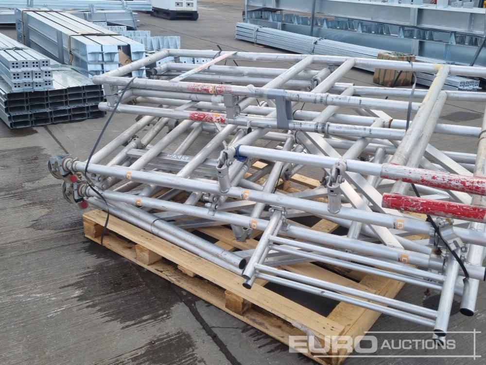 Matériel de chantier Pallet of Folding Aluminium Scaffolding: photos 7