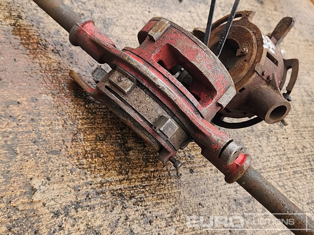 Équipement de garage Pipe Threader: photos 6 Équipement de garage Pipe Threader: photos 6