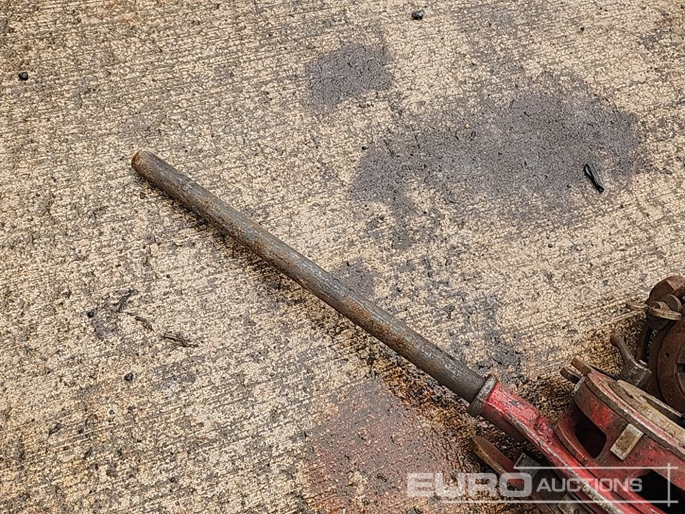 Équipement de garage Pipe Threader: photos 7 Équipement de garage Pipe Threader: photos 7