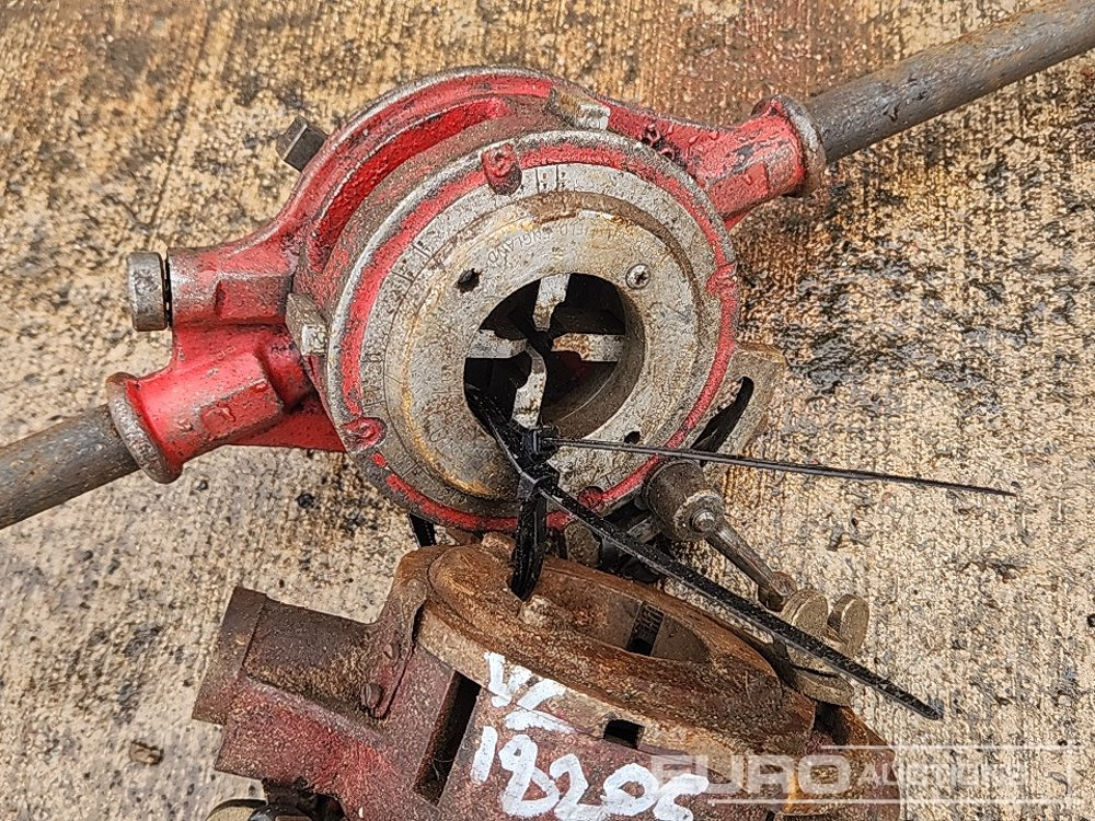 Équipement de garage Pipe Threader: photos 9 Équipement de garage Pipe Threader: photos 9