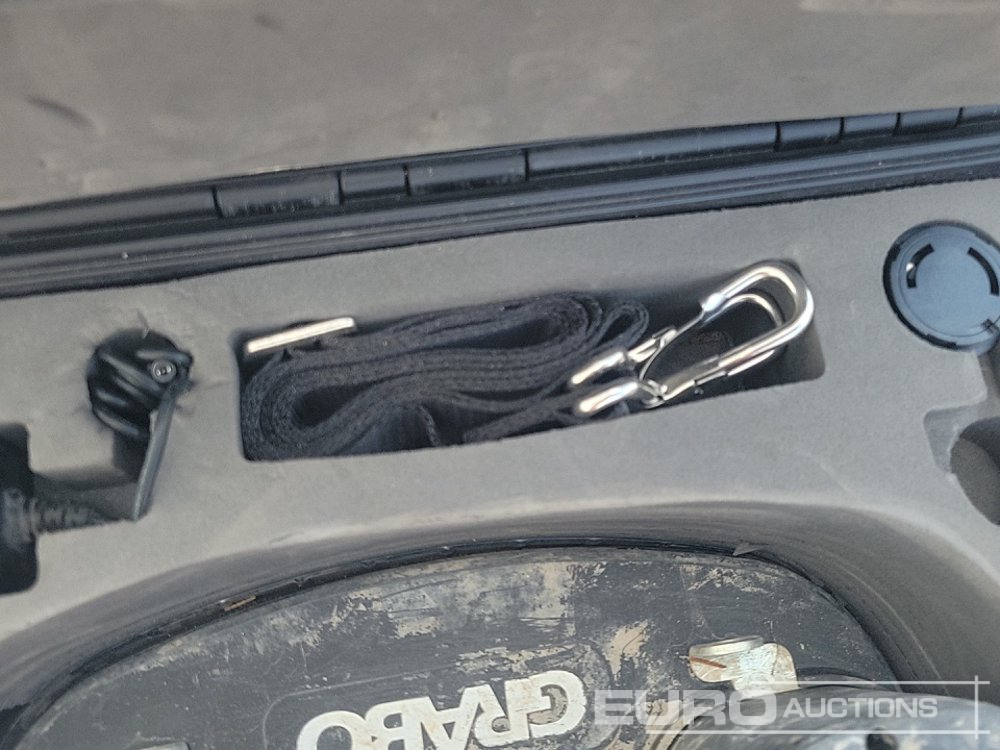 Matériel de chantier Probst FXAH120 Cordless Vacuum Lift (3 of), Makita 110 Volt Circular Saw, Makita Cordless Resipricating Saw, 415 Volt Masters Space Heater, 110 Volt Milwaukee Hammer Drill: photos 13