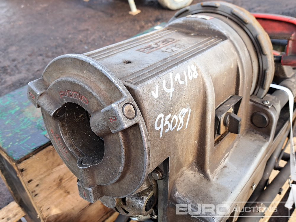 Ridgid 1233 110v Pipe Threading Machine - Équipement de garage: photos 5 Ridgid 1233 110v Pipe Threading Machine - Équipement de garage: photos 5