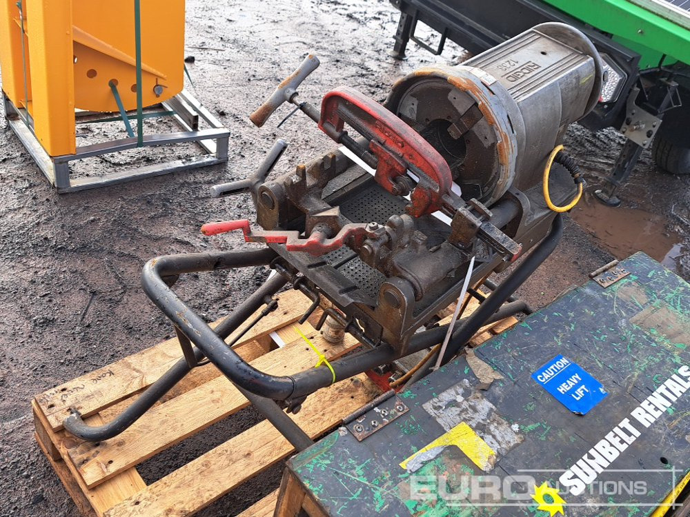 Ridgid 1233 110v Pipe Threading Machine - Équipement de garage: photos 3 Ridgid 1233 110v Pipe Threading Machine - Équipement de garage: photos 3