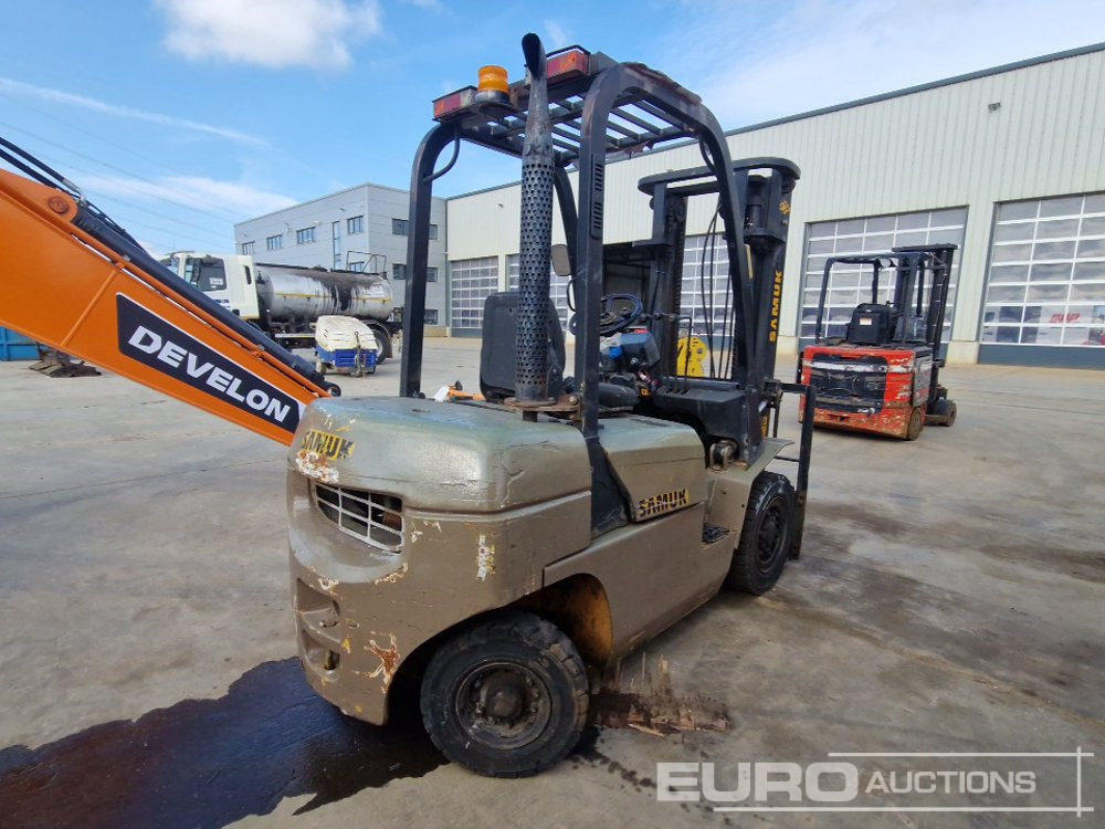 Samuk Diesel Forklift, 2 Stage Mast, Side Shift (No Steering & Hydraulic Leak) - Chariot élévateur diesel: photos 5 Samuk Diesel Forklift, 2 Stage Mast, Side Shift (No Steering & Hydraulic Leak) - Chariot élévateur diesel: photos 5