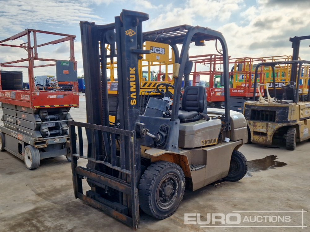 Samuk Diesel Forklift, 2 Stage Mast, Side Shift (No Steering & Hydraulic Leak) - Chariot élévateur diesel: photos 1 Samuk Diesel Forklift, 2 Stage Mast, Side Shift (No Steering & Hydraulic Leak) - Chariot élévateur diesel: photos 1
