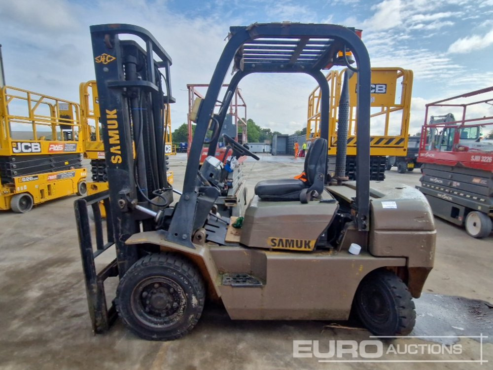 Samuk Diesel Forklift, 2 Stage Mast, Side Shift (No Steering & Hydraulic Leak) - Chariot élévateur diesel: photos 2 Samuk Diesel Forklift, 2 Stage Mast, Side Shift (No Steering & Hydraulic Leak) - Chariot élévateur diesel: photos 2