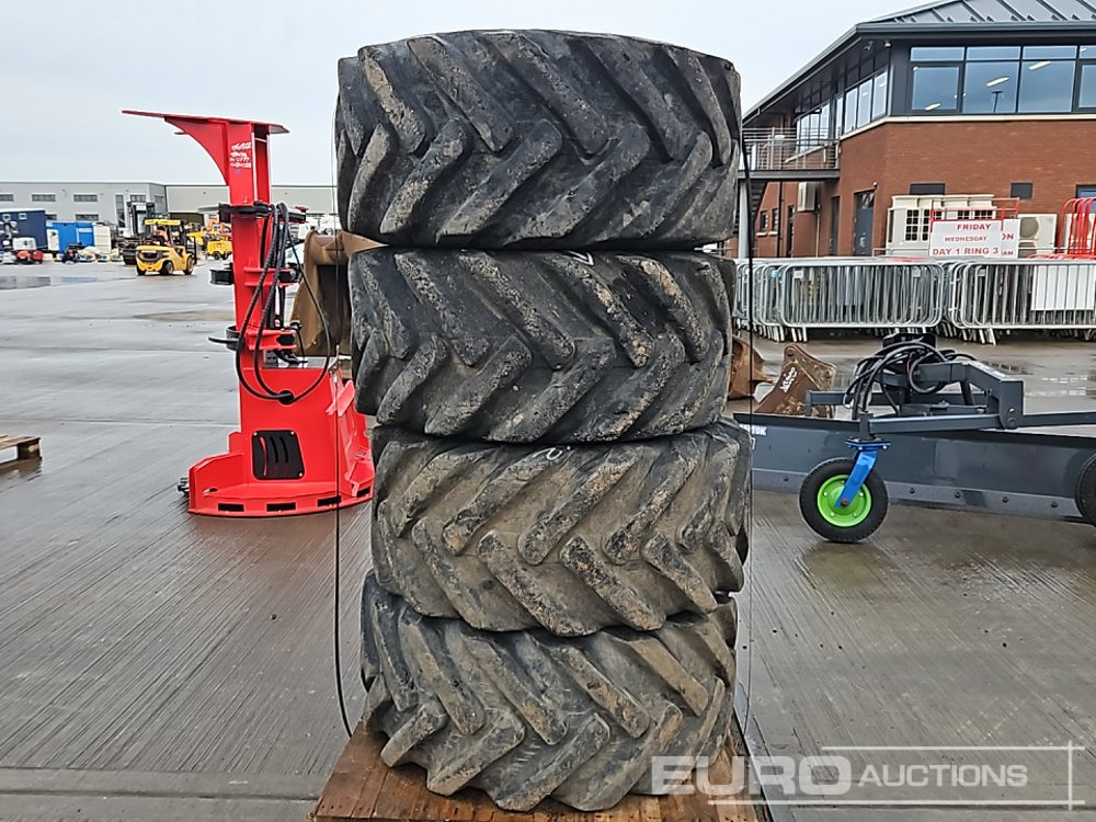 Starco 405/70-20 Tyre (4 of) - Pneu: photos 1 Starco 405/70-20 Tyre (4 of) - Pneu: photos 1