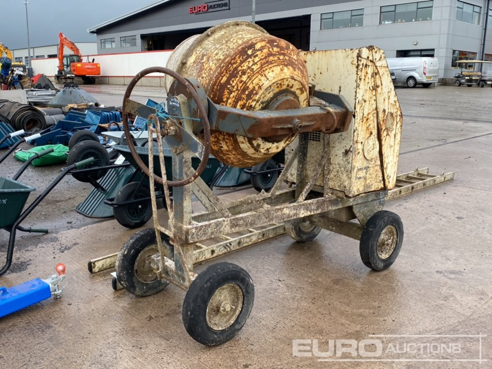 Terex Benford Cement Mixer, Hatz Engine (Spares) - Bétonnière: photos 1 Terex Benford Cement Mixer, Hatz Engine (Spares) - Bétonnière: photos 1