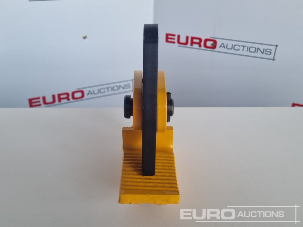 Unused 1 Ton PDB Horizontal Plate Lifting Clamp - Équipement de garage: photos 2 Unused 1 Ton PDB Horizontal Plate Lifting Clamp - Équipement de garage: photos 2