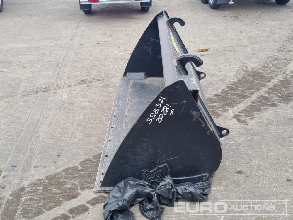 Unused 2024 Rhinox 72" Loading Bucket to suit Telehandler - Godet: photos 2 Unused 2024 Rhinox 72" Loading Bucket to suit Telehandler - Godet: photos 2