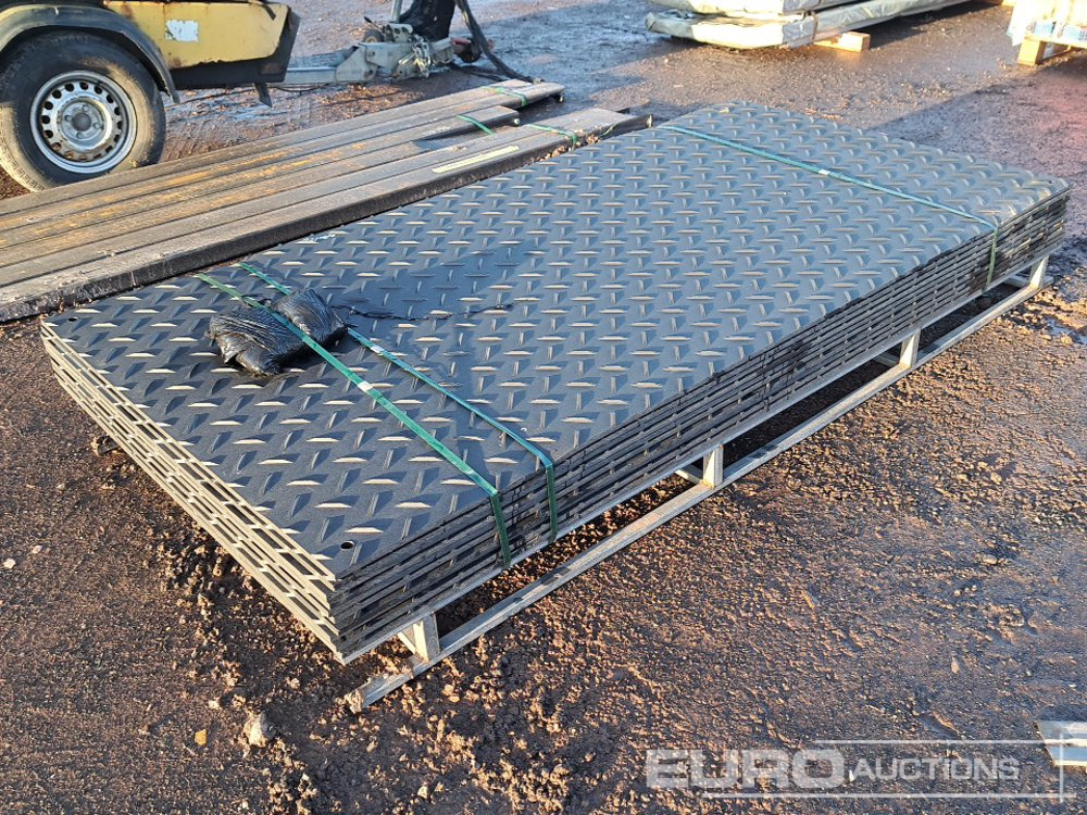 Unused 8' x 4' Plastic Road Mats (10 of) - Matériel de chantier: photos 1 Unused 8' x 4' Plastic Road Mats (10 of) - Matériel de chantier: photos 1