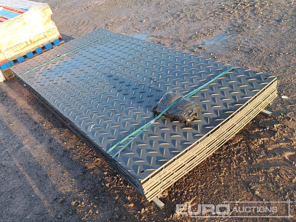 Unused 8' x 4' Plastic Road Mats (10 of) - Matériel de chantier: photos 4 Unused 8' x 4' Plastic Road Mats (10 of) - Matériel de chantier: photos 4