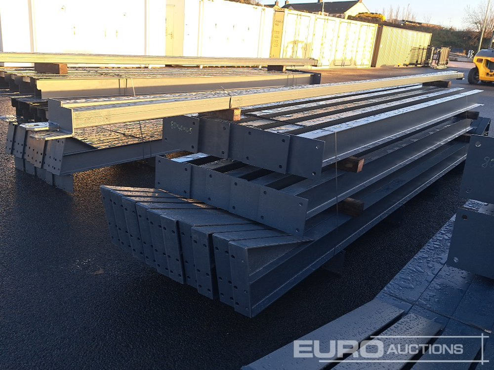 Unused 80' x 40' x 16.5' Steel Frame Building, 12.5 Roof Pitch, Purlin Cleats, Roof Bracing - Conteneur comme habitat: photos 3 Unused 80' x 40' x 16.5' Steel Frame Building, 12.5 Roof Pitch, Purlin Cleats, Roof Bracing - Conteneur comme habitat: photos 3