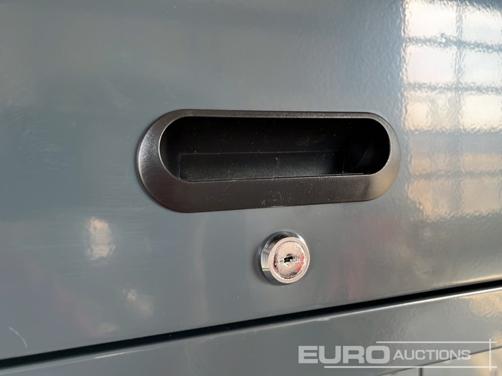 Équipement de garage Unused Boss 2.6m 9 Drawer, 5 Cabinet Tool Station: photos 16