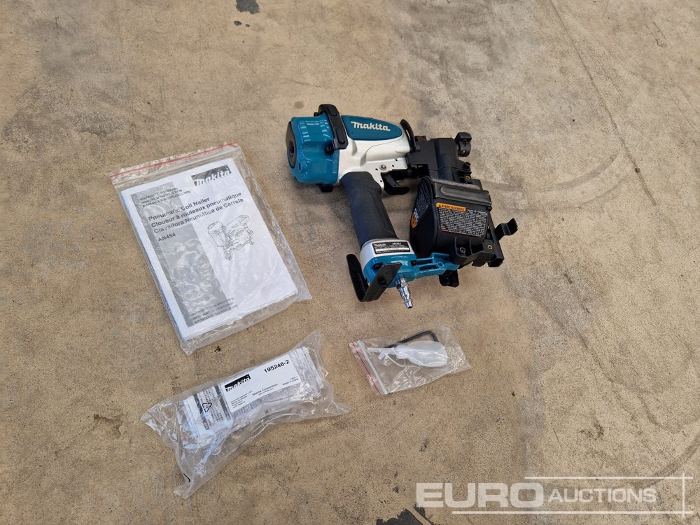 Unused Makita AN454 Pneumatic Nailer (Body Only) - Équipement de garage: photos 1 Unused Makita AN454 Pneumatic Nailer (Body Only) - Équipement de garage: photos 1