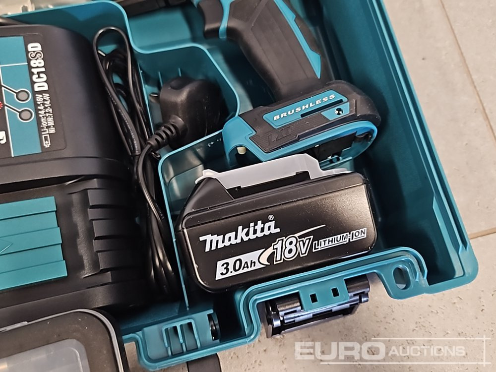 Unused Makita DHP453 18V LXT Combi Dril, Makita DTD152 18V LXT Impact Driver, Battery, Charger, Bit Set - Équipement de garage: photos 5 Unused Makita DHP453 18V LXT Combi Dril, Makita DTD152 18V LXT Impact Driver, Battery, Charger, Bit Set - Équipement de garage: photos 5