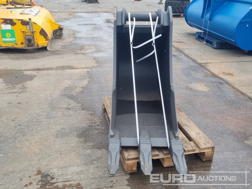 Unused Miller 24 Scoop Bucket 80mm Pin to suit 20 Ton Excavator - Godet: photos 2 Unused Miller 24 Scoop Bucket 80mm Pin to suit 20 Ton Excavator - Godet: photos 2