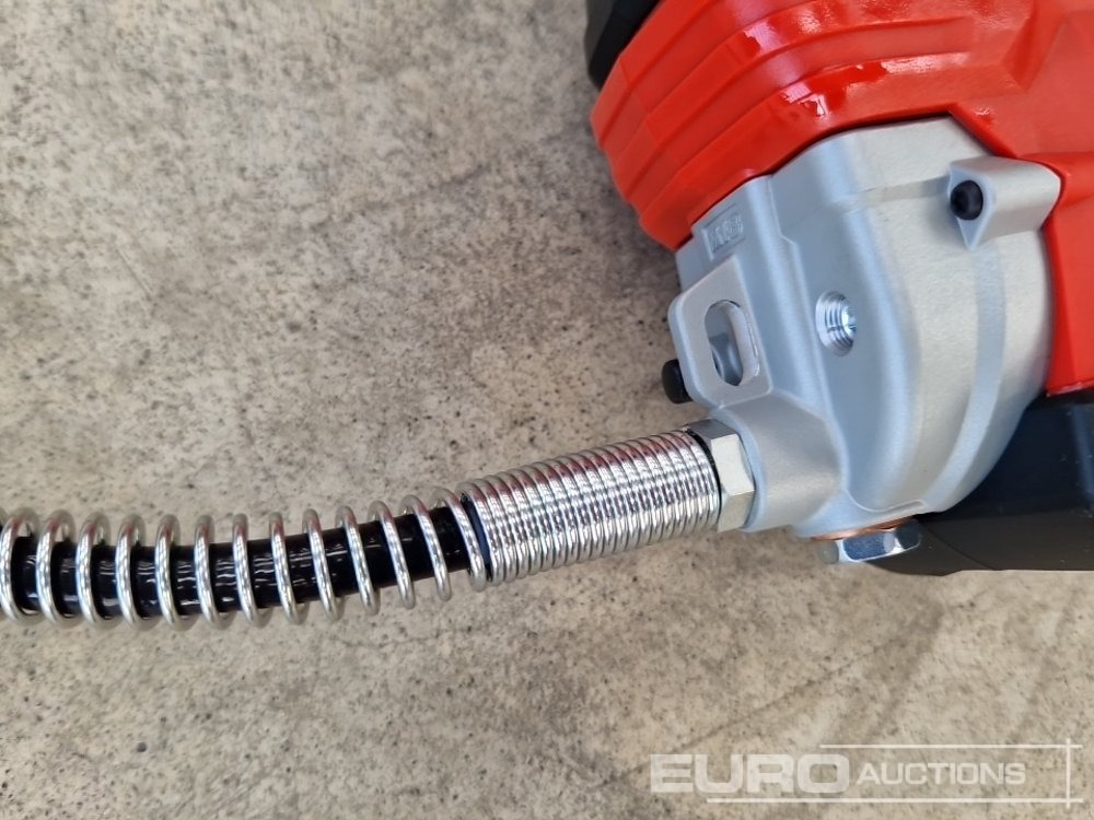 Matériel de chantier Unused Milwaukee M18 GG-0 Cordless Grease Gun (Body Only): photos 13