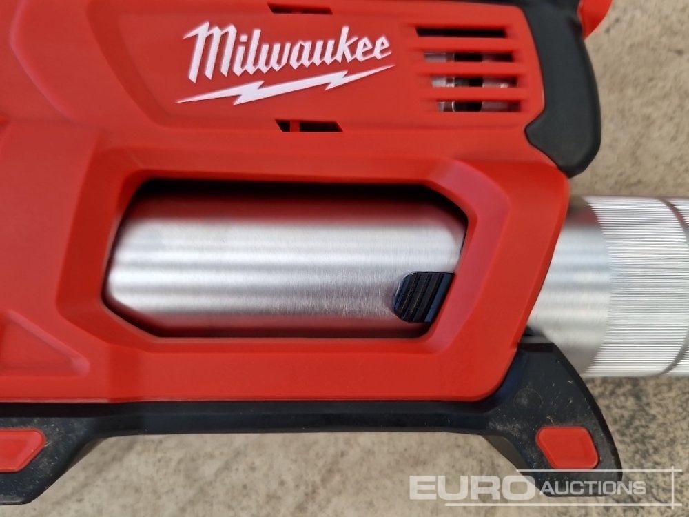 Matériel de chantier Unused Milwaukee M18 GG-0 Cordless Grease Gun (Body Only): photos 12
