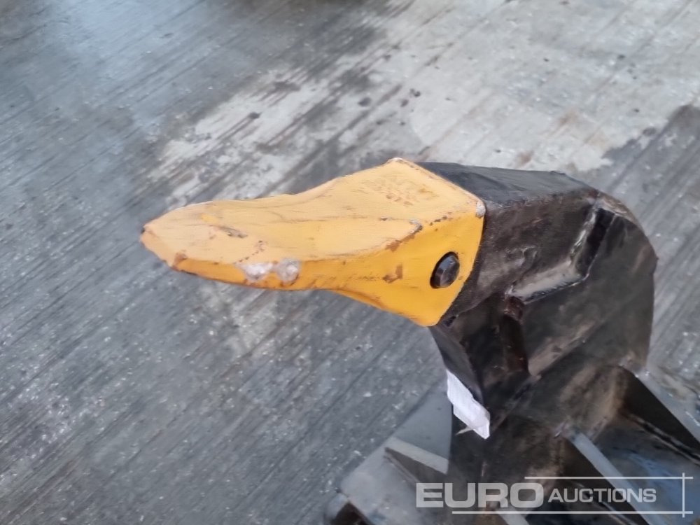 Godet neuf Unused Ripper 65mm Pin to suit 13 Ton Excavator: photos 9 Godet neuf Unused Ripper 65mm Pin to suit 13 Ton Excavator: photos 9