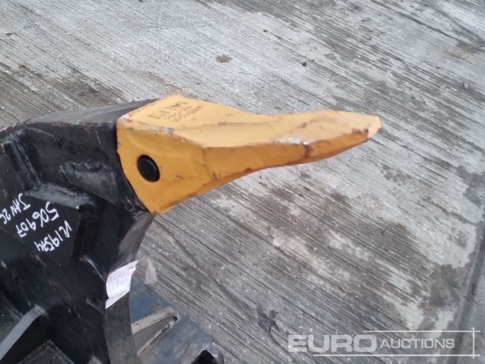 Godet neuf Unused Ripper 65mm Pin to suit 13 Ton Excavator: photos 11 Godet neuf Unused Ripper 65mm Pin to suit 13 Ton Excavator: photos 11