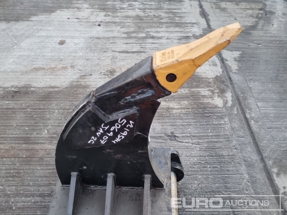 Godet neuf Unused Ripper 65mm Pin to suit 13 Ton Excavator: photos 12 Godet neuf Unused Ripper 65mm Pin to suit 13 Ton Excavator: photos 12