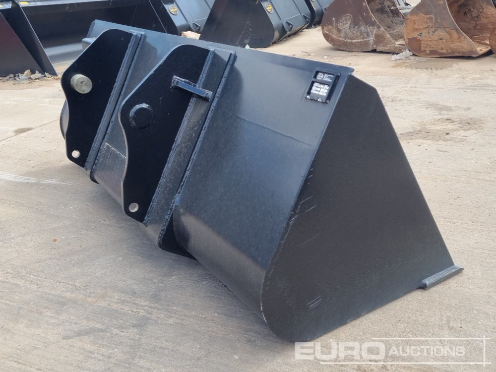Unused Strickland 90" Loading Bucket to suit Manitou Telehandler - Godet: photos 5 Unused Strickland 90" Loading Bucket to suit Manitou Telehandler - Godet: photos 5