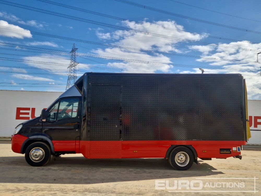 2008 Iveco 6 Speed Mobile Workshop Van, Racking Storage System, Work Bench, Power Oulets, Tail Lift, Reverse Camera (Reg. Docs. & Plating Certificate Available) - Véhicule utilitaire: photos 2 2008 Iveco 6 Speed Mobile Workshop Van, Racking Storage System, Work Bench, Power Oulets, Tail Lift, Reverse Camera (Reg. Docs. & Plating Certificate Available) - Véhicule utilitaire: photos 2