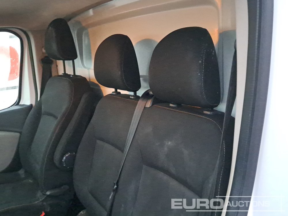 Véhicule utilitaire 2016 Renault Traffic: photos 20