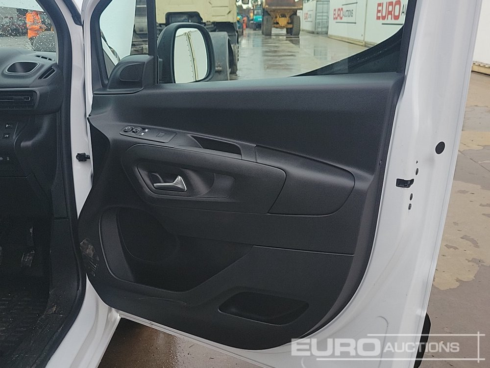 Véhicule utilitaire 2025 Citreon Berlingo: photos 28