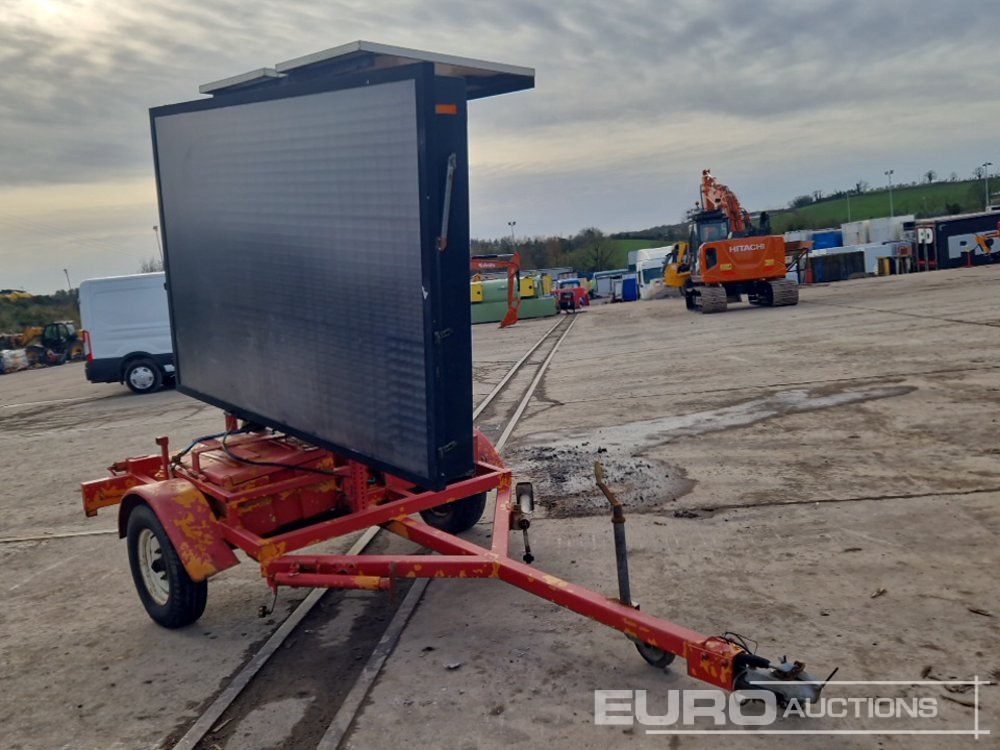 Ver-mac PCMS 320QS Portable Changeable Message Sign - Matériel de chantier, Remorque: photos 1 Ver-mac PCMS 320QS Portable Changeable Message Sign - Matériel de chantier, Remorque: photos 1