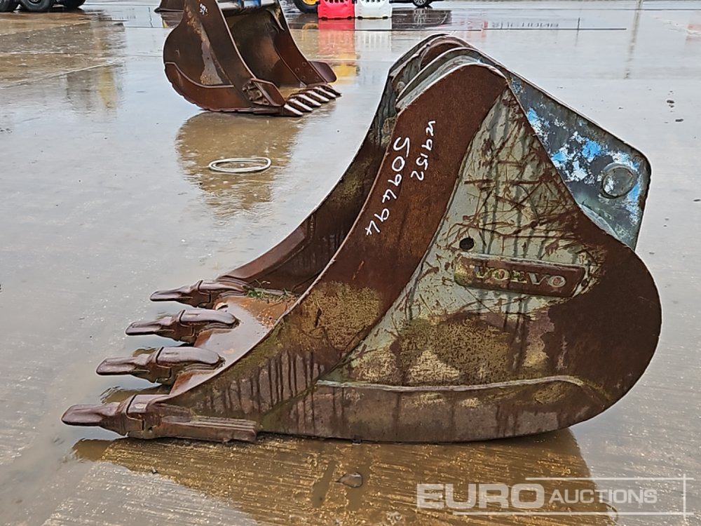 Volvo 36" Scoop Bucket 80mm Pin to suit 20 Ton Excavator - Godet: photos 2 Volvo 36" Scoop Bucket 80mm Pin to suit 20 Ton Excavator - Godet: photos 2