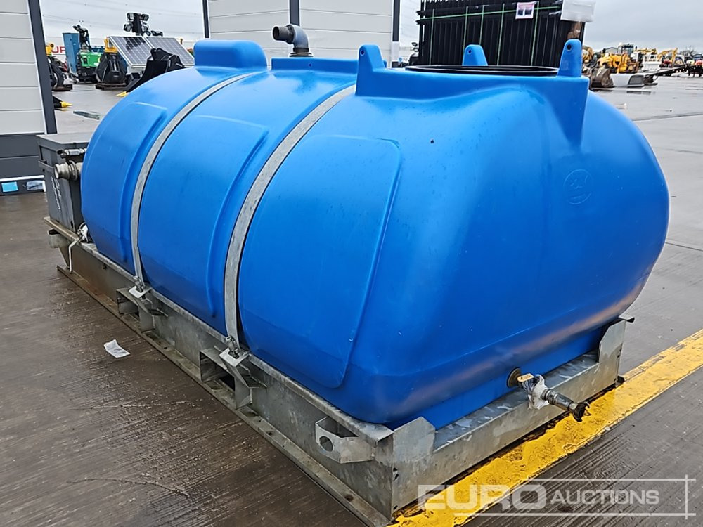 Western Skid Mounted Plastic Water Bowser, Petrol Pump - Cuve de stockage: photos 3 Western Skid Mounted Plastic Water Bowser, Petrol Pump - Cuve de stockage: photos 3