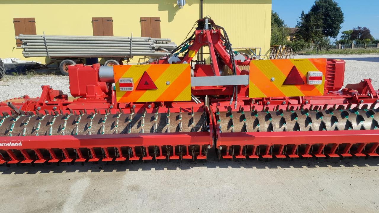 Erpice rotante usato Kverneland 5 metri F30 - Herse rotative: photos 5 Erpice rotante usato Kverneland 5 metri F30 - Herse rotative: photos 5