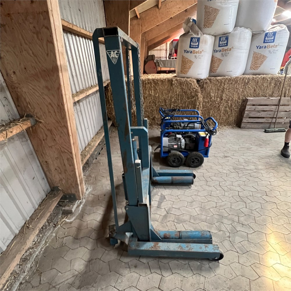 AC Hydraulic WT 1000 - Machine-outil: photos 4 AC Hydraulic WT 1000 - Machine-outil: photos 4
