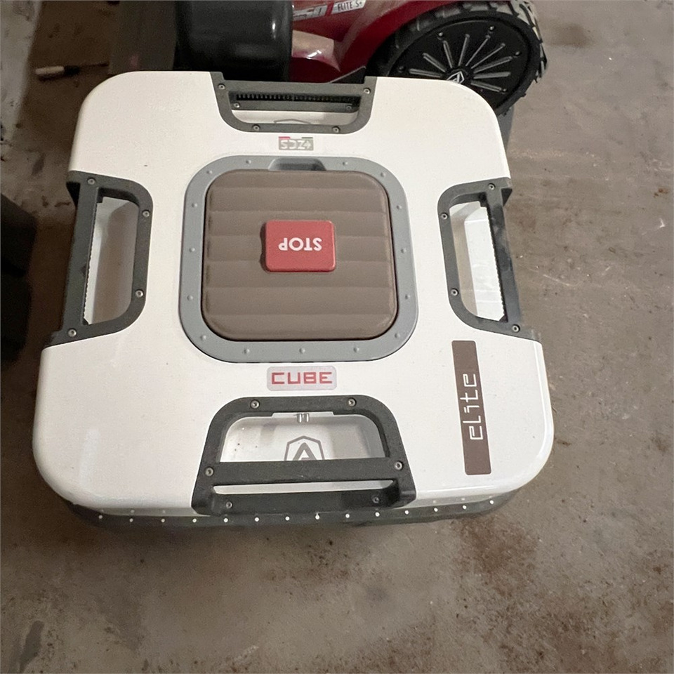 Ambrogio Cube Elite 4 WD - Motofaucheuse: photos 5 Ambrogio Cube Elite 4 WD - Motofaucheuse: photos 5