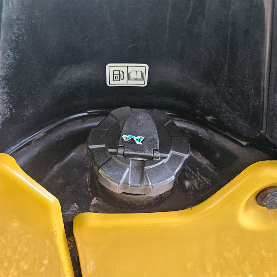 Crédit-bail de Caterpillar 301.8 Caterpillar 301.8: photos 37 Crédit-bail de Caterpillar 301.8 Caterpillar 301.8: photos 37