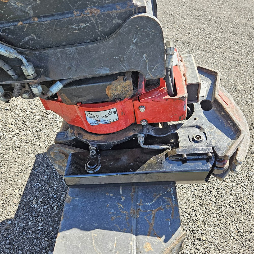 Mini pelle Caterpillar 302.7 CR: photos 31