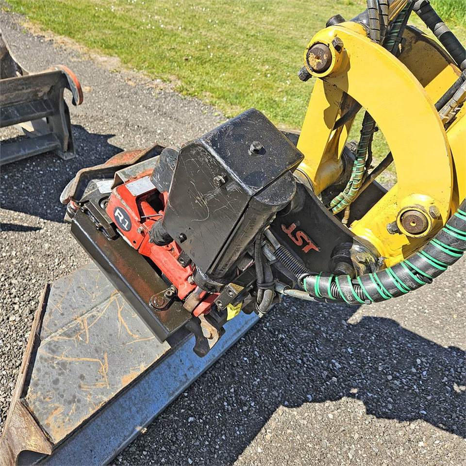 Mini pelle Caterpillar 302.7 CR: photos 32