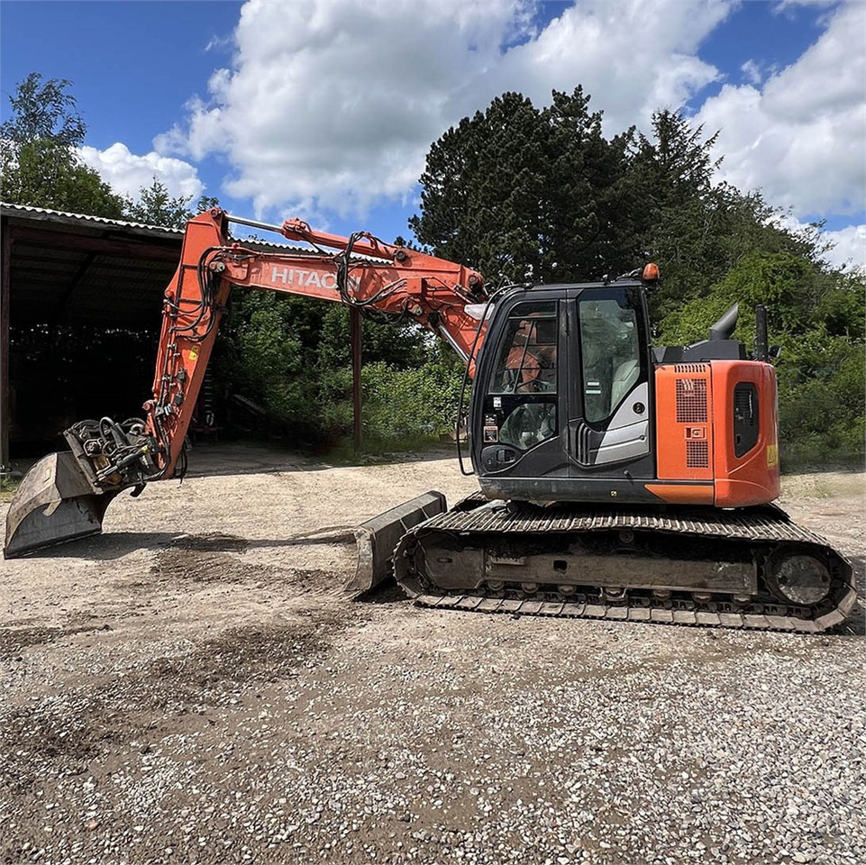 Hitachi ZX135 US-6 - Pelle sur chenille: photos 1 Hitachi ZX135 US-6 - Pelle sur chenille: photos 1