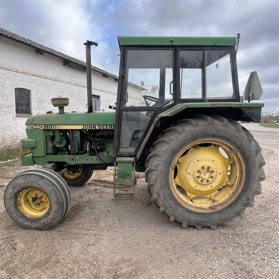John Deere 2140 - Tracteur agricole: photos 2 John Deere 2140 - Tracteur agricole: photos 2