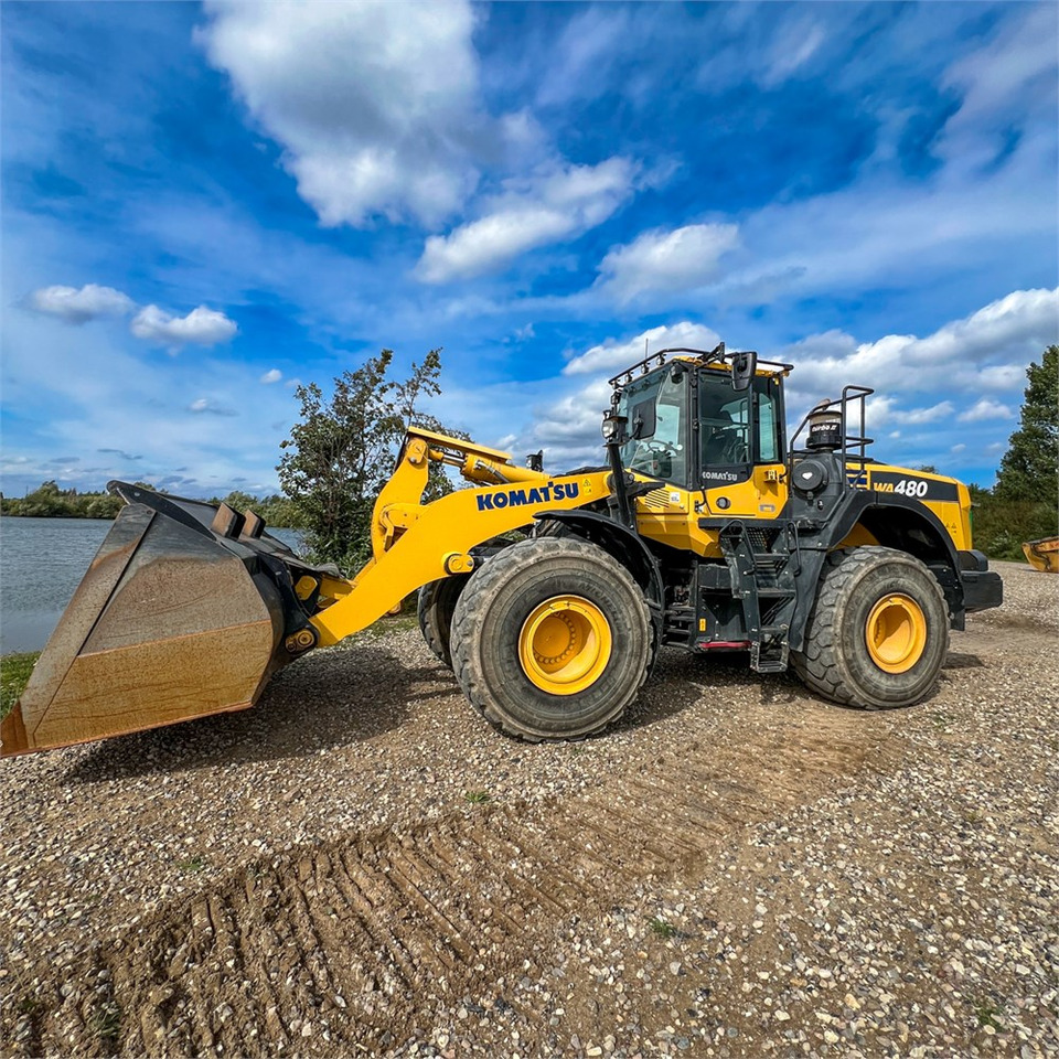 Komatsu WA480-8 - Chargeuse sur pneus: photos 2 Komatsu WA480-8 - Chargeuse sur pneus: photos 2