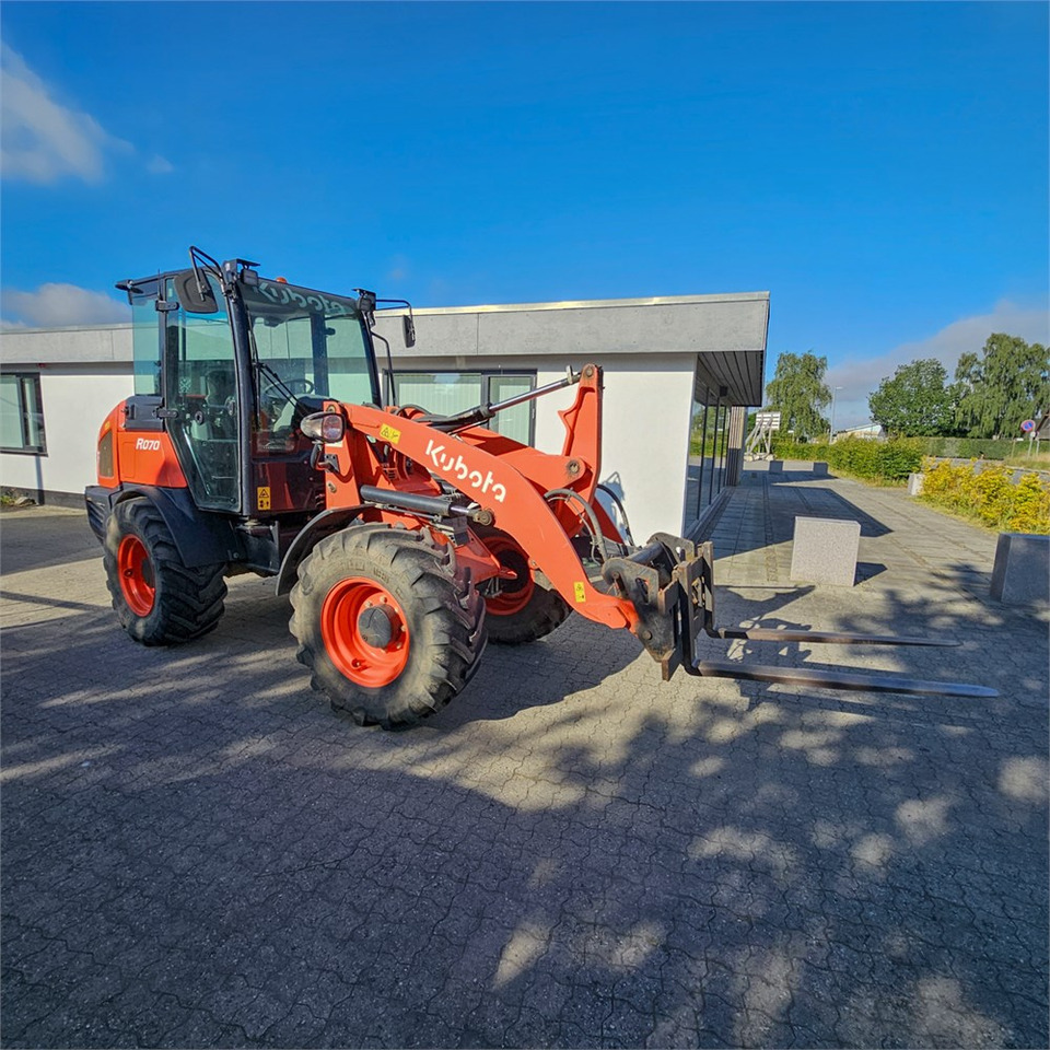 Kubota R070 - Chargeuse sur pneus: photos 4 Kubota R070 - Chargeuse sur pneus: photos 4